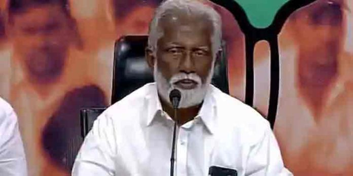 ഒക്ടോബര് 24ല് ഇറക്കിയ ഉത്തരവില് തെറ്റില്ലെന്ന് പറയുന്ന റവന്യൂ മന്ത്രി മൂന്ന് മാസം കഴിഞ്ഞപ്പോള് ആ ഉത്തരവ് റദ്ദുചെയ്തത് എന്തിനെന്ന് വ്യക്തമാക്കണം ; കുമ്മനം ഒക്ടോബര് 24ല് ഇറക്കിയ ഉത്തരവില് തെറ്റില്ലെന്ന് പറയുന്ന റവന്യൂ മന്ത്രി മൂന്ന് മാസം കഴിഞ്ഞപ്പോള് ആ ഉത്തരവ് റദ്ദുചെയ്തത് എന്തിനെന്ന് വ്യക്തമാക്കണം ; കുമ്മനം