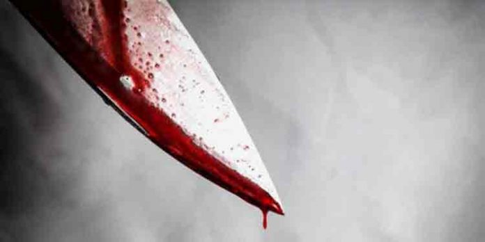 മാലിന്യം ഇട്ടതിനെച്ചൊല്ലിയുള്ള തര്ക്കം ; വീട്ടമ്മ യുവാവിന്റെ കൈ വെട്ടി മാലിന്യം ഇട്ടതിനെച്ചൊല്ലിയുള്ള തര്ക്കം ; വീട്ടമ്മ യുവാവിന്റെ കൈ വെട്ടി