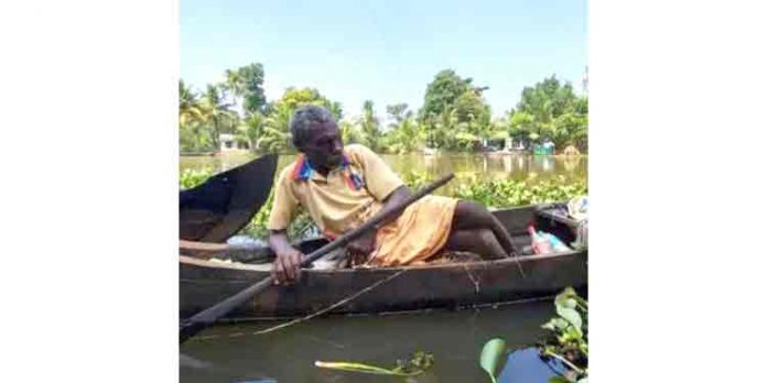 അഞ്ചുലക്ഷം സഹോദരി കൈക്കലാക്കി, വളളവും കൊണ്ടുപോയി ; പരാതിയുമായി വേമ്പനാട്ട് കായലില് നിന്ന് പ്ലാസ്റ്റിക് കുപ്പികള് നീക്കം ചെയ്ത് ജീവിക്കുന്ന രാജപ്പന് അഞ്ചുലക്ഷം സഹോദരി കൈക്കലാക്കി, വളളവും കൊണ്ടുപോയി ; പരാതിയുമായി വേമ്പനാട്ട് കായലില് നിന്ന് പ്ലാസ്റ്റിക് കുപ്പികള് നീക്കം ചെയ്ത് ജീവിക്കുന്ന രാജപ്പന്