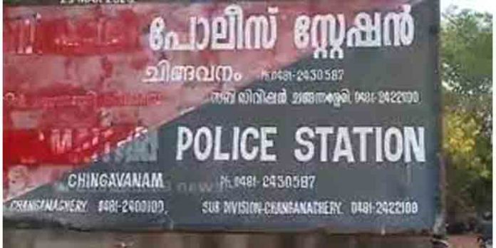 ചിങ്ങവനം പോലീസ് സ്റ്റേഷന് മുന്നില് യുവാവിന്റെ ആത്മഹത്യാ ശ്രമം ചിങ്ങവനം പോലീസ് സ്റ്റേഷന് മുന്നില് യുവാവിന്റെ ആത്മഹത്യാ ശ്രമം