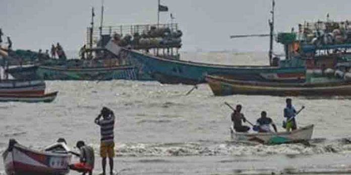 പുത്തന്തുറയില് ശക്തമായ തിരമാലയില്പ്പെട്ട് മത്സ്യത്തൊഴിലാളി മരിച്ചു പുത്തന്തുറയില് ശക്തമായ തിരമാലയില്പ്പെട്ട് മത്സ്യത്തൊഴിലാളി മരിച്ചു