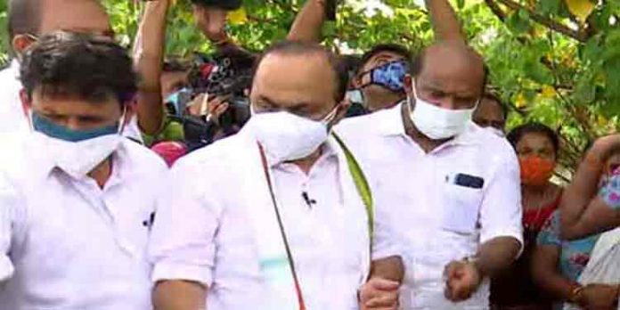 കുട്ടനാടിനെ കരകയറ്റാനുള്ള പദ്ധതികള്ക്ക് പ്രതിപക്ഷത്തിന്റെ ക്രിയാത്മക പിന്തുണ ; വി.ഡി സതീശന് കുട്ടനാടിനെ കരകയറ്റാനുള്ള പദ്ധതികള്ക്ക് പ്രതിപക്ഷത്തിന്റെ ക്രിയാത്മക പിന്തുണ ; വി.ഡി സതീശന്