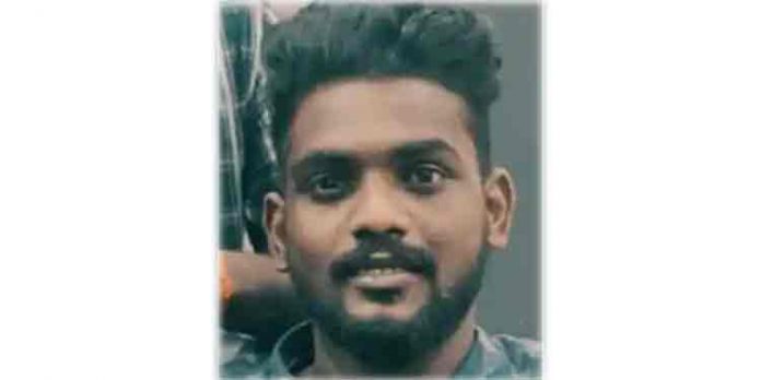 വള്ളം മറിഞ്ഞ് കാണാതായ യുവാക്കളില് ഒരാളുടെ മൃതദേഹം കണ്ടെത്തി വള്ളം മറിഞ്ഞ് കാണാതായ യുവാക്കളില് ഒരാളുടെ മൃതദേഹം കണ്ടെത്തി