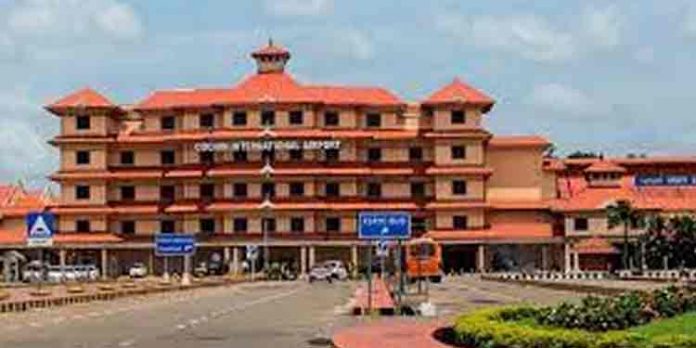 നെടുമ്പാശ്ശേരി വിമാനത്താവളത്തില് ഒരു കോടിയുടെ സ്വര്ണം പിടികൂടി നെടുമ്പാശ്ശേരി വിമാനത്താവളത്തില് ഒരു കോടിയുടെ സ്വര്ണം പിടികൂടി