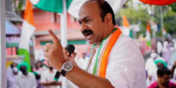 പെരിയ കേസിലെ പ്രതികളുടെ ഭാര്യമാര്ക്ക് നിയമനം – സംഭവത്തില് വിശദമായ അന്വേഷണം നടത്തണം : വി.ഡി. സതീശന് പെരിയ കേസിലെ പ്രതികളുടെ ഭാര്യമാര്ക്ക് നിയമനം – സംഭവത്തില് വിശദമായ അന്വേഷണം നടത്തണം : വി.ഡി. സതീശന്