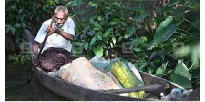എടുത്ത പണം തിരികെ നല്കാമെന്ന് സഹോദരി ; കായലില് പ്ലാസ്റ്റിക് വാരി ജീവിക്കുന്ന രാജപ്പന്റെ പണം തട്ടിയെന്ന കേസ് ഒത്തു തീര്പ്പിലേയ്ക്ക് എടുത്ത പണം തിരികെ നല്കാമെന്ന് സഹോദരി ; കായലില് പ്ലാസ്റ്റിക് വാരി ജീവിക്കുന്ന രാജപ്പന്റെ പണം തട്ടിയെന്ന കേസ് ഒത്തു തീര്പ്പിലേയ്ക്ക്