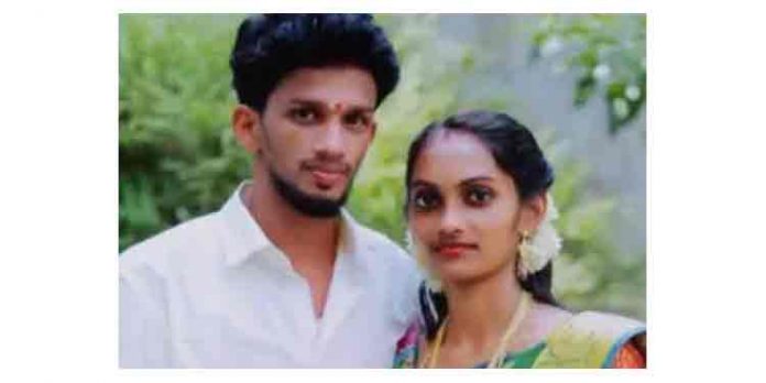 തിരുവനന്തപുരത്ത് യുവതിയെ ഡീസല് ഒഴിച്ചു തീ കൊളുത്തി കൊലപ്പെടുത്തി ; രക്ഷപെട്ട ഭര്ത്താവ് പിടിയില് തിരുവനന്തപുരത്ത് യുവതിയെ ഡീസല് ഒഴിച്ചു തീ കൊളുത്തി കൊലപ്പെടുത്തി ; രക്ഷപെട്ട ഭര്ത്താവ് പിടിയില്