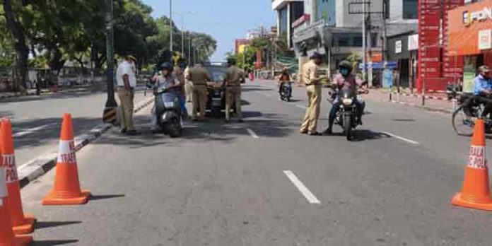 സംസ്ഥാനത്ത് നിലവിലെ നിയന്ത്രണങ്ങള് ഒരാഴ്ച കൂടി ; നാളെ മുതല് കൂടുതല് ഇളവുകള് സംസ്ഥാനത്ത് നിലവിലെ നിയന്ത്രണങ്ങള് ഒരാഴ്ച കൂടി ; നാളെ മുതല് കൂടുതല് ഇളവുകള്