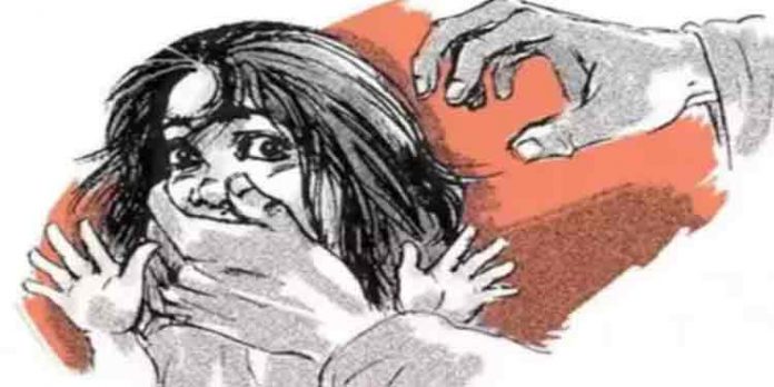 മൂന്നു വര്ഷക്കാലത്തിലേറെയായി മകളെ ബലാത്സംഗം ചെയ്തു ; 45കാരന് അറസ്റ്റില് മൂന്നു വര്ഷക്കാലത്തിലേറെയായി മകളെ ബലാത്സംഗം ചെയ്തു ; 45കാരന് അറസ്റ്റില്