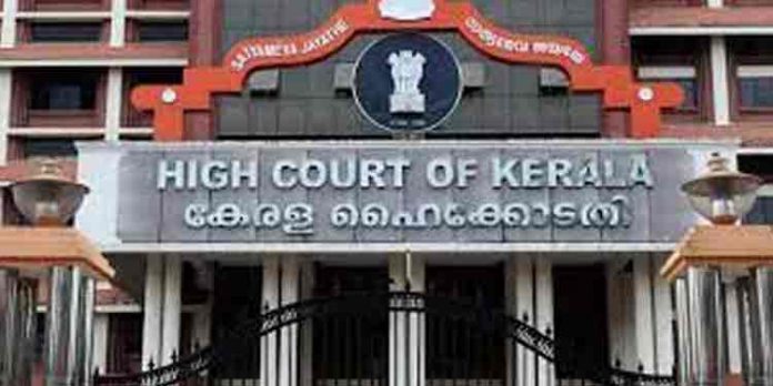 വയനാട് മുട്ടില് മരംമുറി കേസിലെ പ്രതികള് നല്കിയ മുന്കൂര് ജാമ്യാപേക്ഷ ഹൈക്കോടതി ഇന്ന് വീണ്ടും പരിഗണിക്കും വയനാട് മുട്ടില് മരംമുറി കേസിലെ പ്രതികള് നല്കിയ മുന്കൂര് ജാമ്യാപേക്ഷ ഹൈക്കോടതി ഇന്ന് വീണ്ടും പരിഗണിക്കും