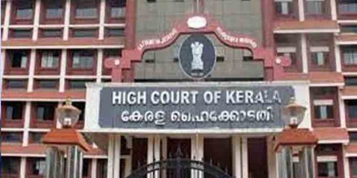 ഡോക്ടറെ മര്ദ്ദിച്ച കേസില് പോലീസുകാരന് മുന്കൂര് ജാമ്യം ഡോക്ടറെ മര്ദ്ദിച്ച കേസില് പോലീസുകാരന് മുന്കൂര് ജാമ്യം