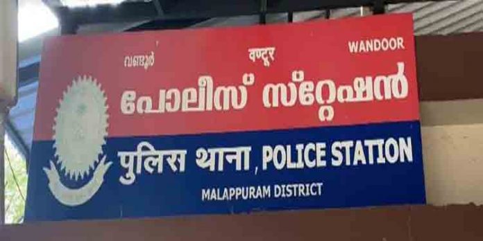 ഭര്ത്താവിന്റെ ക്രൂരത വീണ്ടും ; ഭാര്യയെയും 21 ദിവസം പ്രായമുളള ഇരട്ടക്കുട്ടികളെയും രാത്രി വീട്ടില് നിന്ന് ഇറക്കിവിട്ടു ഭര്ത്താവിന്റെ ക്രൂരത വീണ്ടും ; ഭാര്യയെയും 21 ദിവസം പ്രായമുളള ഇരട്ടക്കുട്ടികളെയും രാത്രി വീട്ടില് നിന്ന് ഇറക്കിവിട്ടു