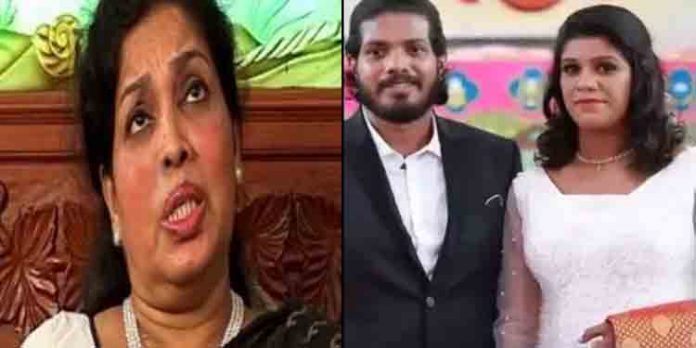 പ്രിയങ്ക ആത്മഹത്യ ചെയ്ത കേസില് രാജന് പി ദേവിന്റെ ഭാര്യ ശാന്തമ്മ ഒളിവില് പ്രിയങ്ക ആത്മഹത്യ ചെയ്ത കേസില് രാജന് പി ദേവിന്റെ ഭാര്യ ശാന്തമ്മ ഒളിവില്