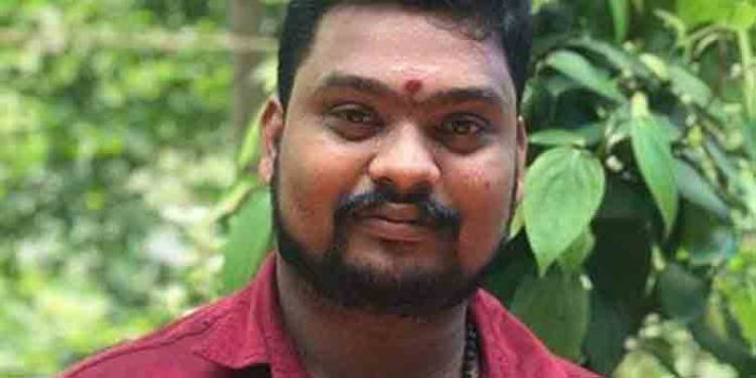 വിവാഹവാഗ്ദാനം നല്കി പീഡനം ; ഇലന്തൂരിലെ ക്ഷേത്ര പൂജാരി വിനുമോഹന് കീഴടങ്ങി വിവാഹവാഗ്ദാനം നല്കി പീഡനം ; ഇലന്തൂരിലെ ക്ഷേത്ര പൂജാരി വിനുമോഹന് കീഴടങ്ങി