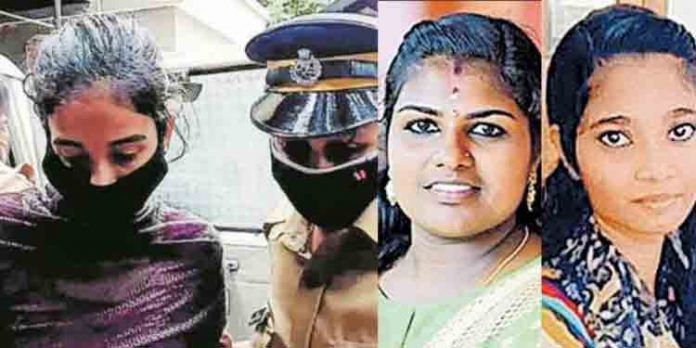 രേഷ്മയുടെ ഫേസ്ബുക്ക് പാസ്വേഡ് തനിക്കറിയാമെന്നും ചാറ്റിങ് നോക്കിയിരുന്നെന്നും ആര്യ ഭര്ത്താവിനോട് പറഞ്ഞിരുന്നു രേഷ്മയുടെ ഫേസ്ബുക്ക് പാസ്വേഡ് തനിക്കറിയാമെന്നും ചാറ്റിങ് നോക്കിയിരുന്നെന്നും ആര്യ ഭര്ത്താവിനോട് പറഞ്ഞിരുന്നു
