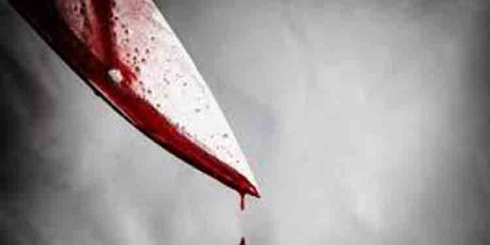 തിരുവനന്തപുരത്ത് ഗുണ്ടാവിളയാട്ടം ; നടുറോഡില് ഭാര്യമാരെ കടന്നുപിടിച്ചത് ചോദ്യംചെയ്ത ഏജീസ് ഓഫീസ് ഉദ്യോഗസ്ഥര്ക്ക് വെട്ടേറ്റു തിരുവനന്തപുരത്ത് ഗുണ്ടാവിളയാട്ടം ; നടുറോഡില് ഭാര്യമാരെ കടന്നുപിടിച്ചത് ചോദ്യംചെയ്ത ഏജീസ് ഓഫീസ് ഉദ്യോഗസ്ഥര്ക്ക് വെട്ടേറ്റു