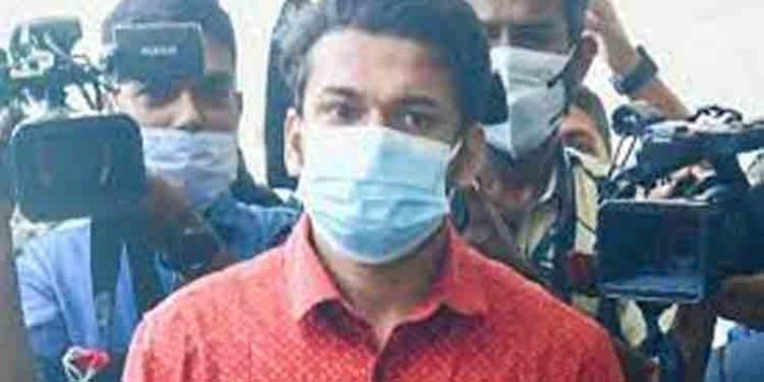 അര്ജുന് ആയങ്കി ഉള്പ്പെട്ട സ്വര്ണക്കവര്ച്ചാ സിന്ഡിക്കേറ്റിന്റെ ബുദ്ധികേന്ദ്രം ദുബായില് അര്ജുന് ആയങ്കി ഉള്പ്പെട്ട സ്വര്ണക്കവര്ച്ചാ സിന്ഡിക്കേറ്റിന്റെ ബുദ്ധികേന്ദ്രം ദുബായില്
