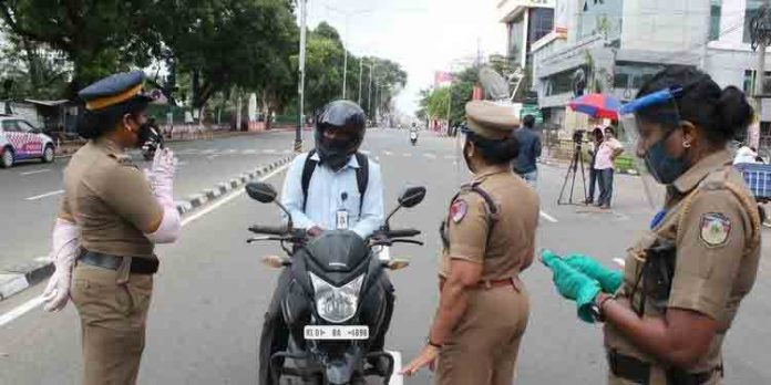 ലോക്ഡൗണ് നിയന്ത്രണങ്ങള് വീണ്ടും കടുപ്പിക്കാന് സര്ക്കാര് ഒരുങ്ങുന്നു ലോക്ഡൗണ് നിയന്ത്രണങ്ങള് വീണ്ടും കടുപ്പിക്കാന് സര്ക്കാര് ഒരുങ്ങുന്നു