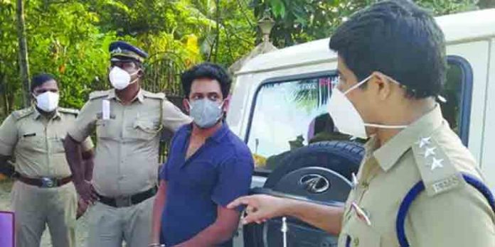 മദ്യപിച്ചാല് കിരണ് കുമാറിന്റെ സ്വഭാവത്തില് അസാധാരണ മാറ്റം ; പോലീസ് മനശാസ്ത്രജ്ഞരെ കണ്ട് അഭിപ്രായം തേടും മദ്യപിച്ചാല് കിരണ് കുമാറിന്റെ സ്വഭാവത്തില് അസാധാരണ മാറ്റം ; പോലീസ് മനശാസ്ത്രജ്ഞരെ കണ്ട് അഭിപ്രായം തേടും