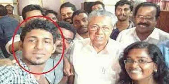 ആകാശ് തില്ലങ്കരിയെ വെല്ലുവിളിച്ച് ഡി.വൈ.എഫ്.ഐ കണ്ണൂര് ജില്ലാ പ്രസിഡന്റ് മനു തോമസ് ആകാശ് തില്ലങ്കരിയെ വെല്ലുവിളിച്ച് ഡി.വൈ.എഫ്.ഐ കണ്ണൂര് ജില്ലാ പ്രസിഡന്റ് മനു തോമസ്
