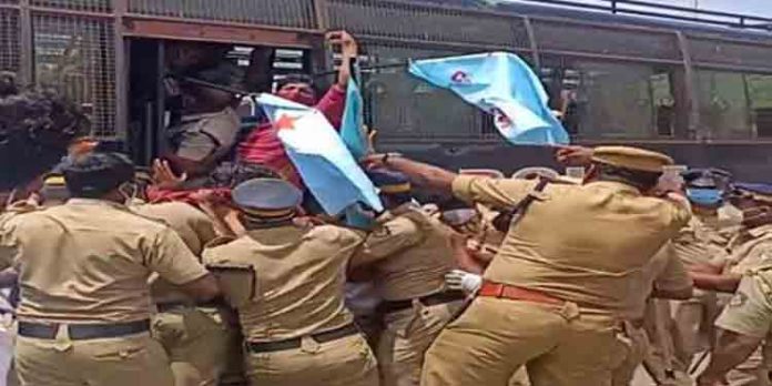 കാംപസ് ഫ്രണ്ട് നിയമസഭാ മാര്ച്ചില് സംഘര്ഷം ; പ്രതിഷേധ മാര്ച്ച് നടത്തിയ പ്രവര്ത്തകരെ പോലിസ് അറസ്റ്റ് ചെയ്തു കാംപസ് ഫ്രണ്ട് നിയമസഭാ മാര്ച്ചില് സംഘര്ഷം ; പ്രതിഷേധ മാര്ച്ച് നടത്തിയ പ്രവര്ത്തകരെ പോലിസ് അറസ്റ്റ് ചെയ്തു