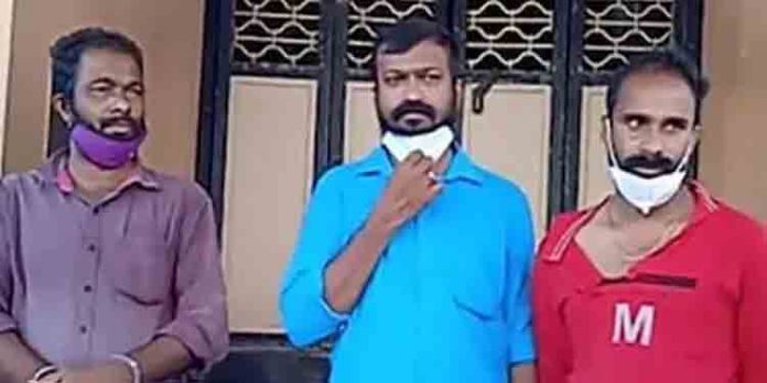 കൊട്ടാരക്കരയില് വാഹന പരിശോധനയ്ക്കിടെ എസ്ഐയ്ക്ക് നേരെ നാലംഗ സംഘത്തിന്റെ ആക്രമണം ; മൂന്ന് പേരെ അറസ്റ്റ് ചെയ്തു കൊട്ടാരക്കരയില് വാഹന പരിശോധനയ്ക്കിടെ എസ്ഐയ്ക്ക് നേരെ നാലംഗ സംഘത്തിന്റെ ആക്രമണം ; മൂന്ന് പേരെ അറസ്റ്റ് ചെയ്തു