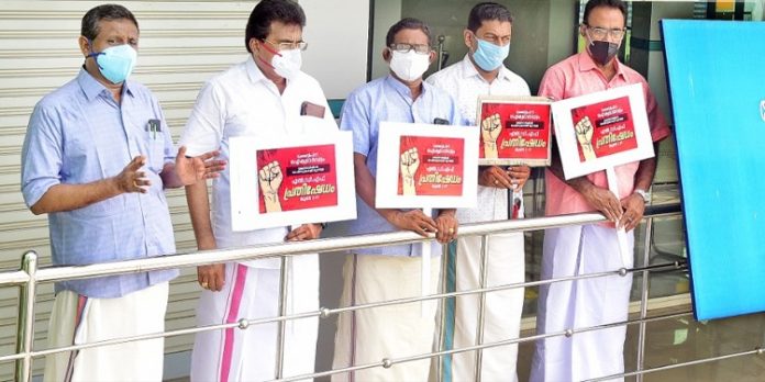ലക്ഷദ്വീപ് അഡ്മിനിസ്ട്രേറ്റരുടെ കൈയിലേക്ക് അധികാരം കേന്ദ്രീകരിക്കുന്നത് കോർപ്പറേറ്റുകളുടെ താൽപ്പര്യം സംരക്ഷിക്കുന്നതിന് ; അഡ്വ.ടി. സക്കീർ ഹുസൈൻ ലക്ഷദ്വീപ് അഡ്മിനിസ്ട്രേറ്റരുടെ കൈയിലേക്ക് അധികാരം കേന്ദ്രീകരിക്കുന്നത് കോർപ്പറേറ്റുകളുടെ താൽപ്പര്യം സംരക്ഷിക്കുന്നതിന് ; അഡ്വ.ടി. സക്കീർ ഹുസൈൻ