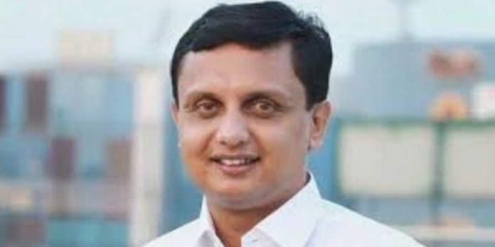 അനധികൃത പരസ്യ ബോർഡ് നീക്കം ചെയ്യണമെന്ന് മന്ത്രി ; പറ്റില്ലെന്ന് സിപിഎം അനധികൃത പരസ്യ ബോർഡ് നീക്കം ചെയ്യണമെന്ന് മന്ത്രി ; പറ്റില്ലെന്ന് സിപിഎം