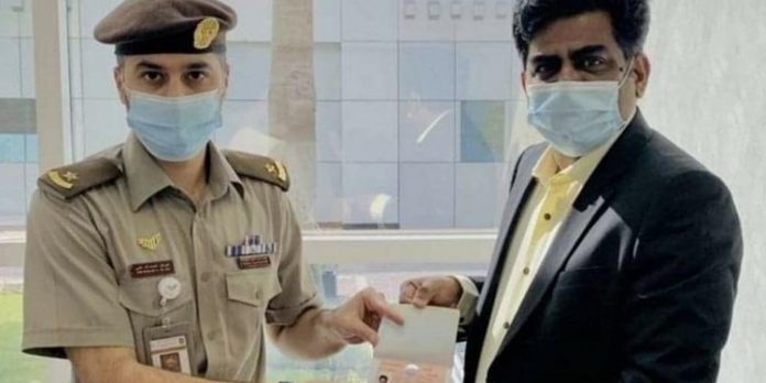 തൃശ്ശൂർ സ്വദേശി ഹോമിയോ ഡോക്ടര്ക്ക് യുഎഇയില് ഗോള്ഡന് വിസ തൃശ്ശൂർ സ്വദേശി ഹോമിയോ ഡോക്ടര്ക്ക് യുഎഇയില് ഗോള്ഡന് വിസ