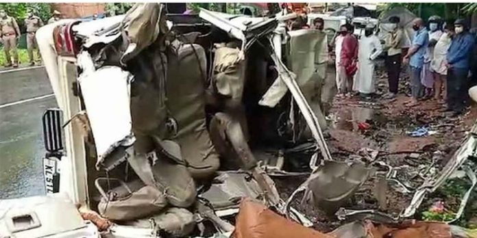 രാമനാട്ടുകര അപകടം ; സ്വര്ണക്കവര്ച്ചാ സംഘത്തലവന് ഉടന് രക്ഷപെട്ടെന്ന് പോലീസ് രാമനാട്ടുകര അപകടം ; സ്വര്ണക്കവര്ച്ചാ സംഘത്തലവന് ഉടന് രക്ഷപെട്ടെന്ന് പോലീസ്