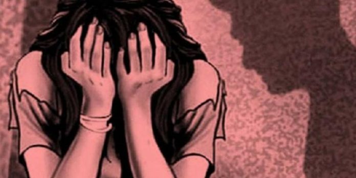 പ്രായപൂര്ത്തിയാകാത്ത പെണ്കുട്ടിയെ പീഡിപ്പിച്ച് ഗര്ഭിണിയാക്കി ; യുവാവ് അറസ്റ്റില് പ്രായപൂര്ത്തിയാകാത്ത പെണ്കുട്ടിയെ പീഡിപ്പിച്ച് ഗര്ഭിണിയാക്കി ; യുവാവ് അറസ്റ്റില്