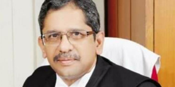 അഭിഭാഷകർ ഉൾപ്പെടെ കോടതികളുമായി ബന്ധപ്പെട്ട എല്ലാവരെയും കോവിഡ് മുന്നിര പോരാളികളായി പ്രഖ്യാപിക്കണമെന്ന് ചീഫ് ജസ്റ്റിസ് അഭിഭാഷകർ ഉൾപ്പെടെ കോടതികളുമായി ബന്ധപ്പെട്ട എല്ലാവരെയും കോവിഡ് മുന്നിര പോരാളികളായി പ്രഖ്യാപിക്കണമെന്ന് ചീഫ് ജസ്റ്റിസ്