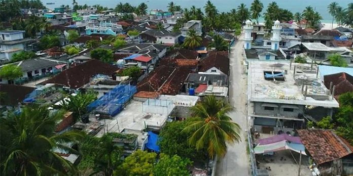 ലക്ഷദ്വീപിലെ വീടുകള് പൊളിച്ചുമാറ്റരുതെന്ന കോടതി ഉത്തരവ് മറികടക്കാന് പുതിയ നീക്കവുമായി ഭരണകൂടം ലക്ഷദ്വീപിലെ വീടുകള് പൊളിച്ചുമാറ്റരുതെന്ന കോടതി ഉത്തരവ് മറികടക്കാന് പുതിയ നീക്കവുമായി ഭരണകൂടം