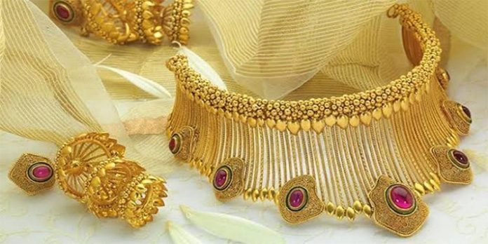 ഒരുമാസത്തിനിടെ 2000 രൂപയുടെ ഇടിവ് : സ്വർണ വില പവന് 35,000 രൂപയായി ഒരുമാസത്തിനിടെ 2000 രൂപയുടെ ഇടിവ് : സ്വർണ വില പവന് 35,000 രൂപയായി