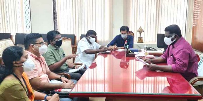 അടൂര് ശ്രീമൂലം മാര്ക്കറ്റ് നവീകരണം വേഗത്തിലാക്കും: ഡെപ്യൂട്ടി സ്പീക്കര് അടൂര് ശ്രീമൂലം മാര്ക്കറ്റ് നവീകരണം വേഗത്തിലാക്കും: ഡെപ്യൂട്ടി സ്പീക്കര്