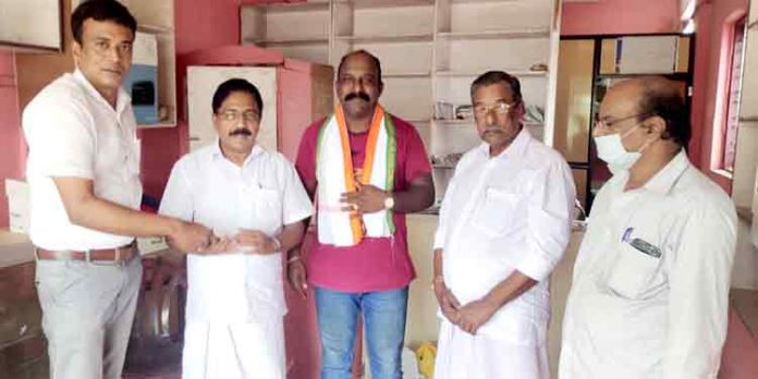 സാമൂഹ്യ – ജീവകാരുണ്യ പ്രവർത്തകൻ ബിജു കുമ്പഴ എൻ.സി.പിയില് ചേര്ന്നു സാമൂഹ്യ – ജീവകാരുണ്യ പ്രവർത്തകൻ ബിജു കുമ്പഴ എൻ.സി.പിയില് ചേര്ന്നു