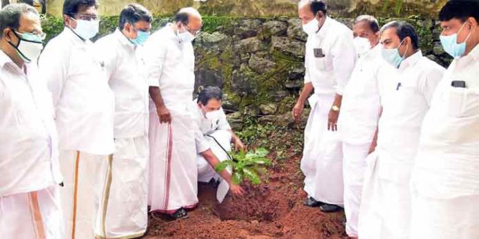 പരിസ്ഥിതി സൗഹൃദ ഗ്രാമങ്ങള് സൃഷ്ടിക്കണം : ആന്റോ ആന്റണി എം.പി പരിസ്ഥിതി സൗഹൃദ ഗ്രാമങ്ങള് സൃഷ്ടിക്കണം : ആന്റോ ആന്റണി എം.പി
