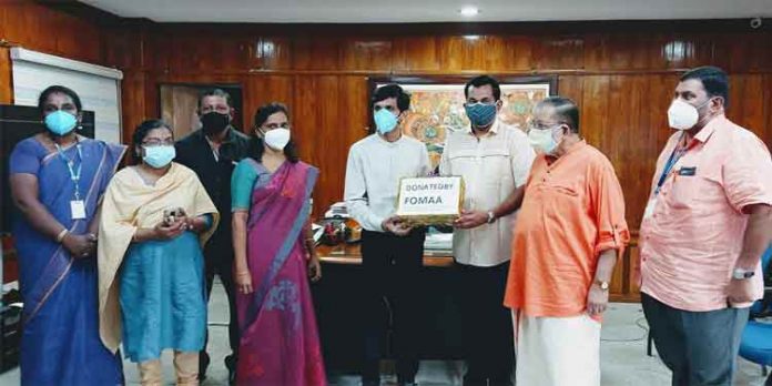 വെന്റിലേറ്ററും 50 പള്സ് ഓക്സിമീറ്ററും കൈമാറി അമേരിക്കന് മലയാളി സംഘടന ഫോമ വെന്റിലേറ്ററും 50 പള്സ് ഓക്സിമീറ്ററും കൈമാറി അമേരിക്കന് മലയാളി സംഘടന ഫോമ