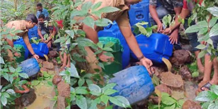 പയ്യനാമണ്ണിൽ വൻ കോടശേഖരം തകർത്തു ; എക്സൈസ് കണ്ടെത്തിയത് 720 ലിറ്റർ കോട പയ്യനാമണ്ണിൽ വൻ കോടശേഖരം തകർത്തു ; എക്സൈസ് കണ്ടെത്തിയത് 720 ലിറ്റർ കോട