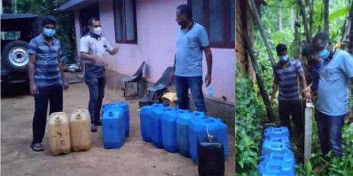 കൊക്കാത്തോട്ടിൽ വൻ ചാരായ വേട്ട ; 250 ലിറ്റർ കോടയും 20 ലിറ്റര് ചാരായവും പിടിച്ചെടുത്തു കൊക്കാത്തോട്ടിൽ വൻ ചാരായ വേട്ട ; 250 ലിറ്റർ കോടയും 20 ലിറ്റര് ചാരായവും പിടിച്ചെടുത്തു