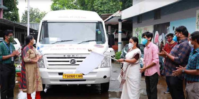 പത്തനംതിട്ടയ്ക്ക് അഞ്ച് ആര്.ടി.പി.സി.ആര് വാഹനങ്ങള്കൂടി ; ഫ്ളാഗ് ഓഫ് ആരോഗ്യമന്ത്രി വീണാ ജോര്ജ്ജ് നിര്വഹിച്ചു പത്തനംതിട്ടയ്ക്ക് അഞ്ച് ആര്.ടി.പി.സി.ആര് വാഹനങ്ങള്കൂടി ; ഫ്ളാഗ് ഓഫ് ആരോഗ്യമന്ത്രി വീണാ ജോര്ജ്ജ് നിര്വഹിച്ചു