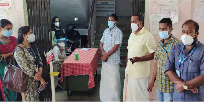 ശുചീകരണ വിഭാഗം തൊഴിലാളികൾക്ക് വേണ്ടി മെഡിക്കൽ ക്യാമ്പ് നടത്തി ശുചീകരണ വിഭാഗം തൊഴിലാളികൾക്ക് വേണ്ടി മെഡിക്കൽ ക്യാമ്പ് നടത്തി