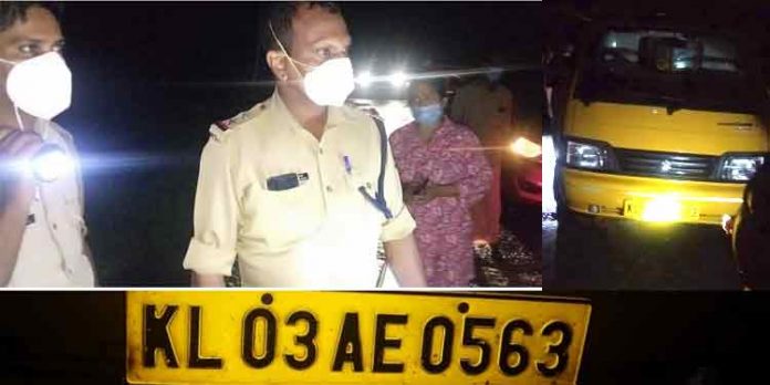 പത്തനംതിട്ട നഗരത്തില് മാലിന്യം തള്ളിയവരെ കയ്യോടെ പിടികൂടി , വാഹനം പിടിച്ചെടുത്തു ; വ്യാപാരികള്ക്ക് കര്ശന താക്കീതുമായി നഗരസഭ പത്തനംതിട്ട നഗരത്തില് മാലിന്യം തള്ളിയവരെ കയ്യോടെ പിടികൂടി , വാഹനം പിടിച്ചെടുത്തു ; വ്യാപാരികള്ക്ക് കര്ശന താക്കീതുമായി നഗരസഭ