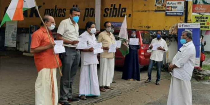 ഇന്ധന കൊള്ളക്കെതിരെ എൻസിപിയുടെ പ്രതിഷേധം പത്തനംതിട്ടയില് ഇന്ധന കൊള്ളക്കെതിരെ എൻസിപിയുടെ പ്രതിഷേധം പത്തനംതിട്ടയില്