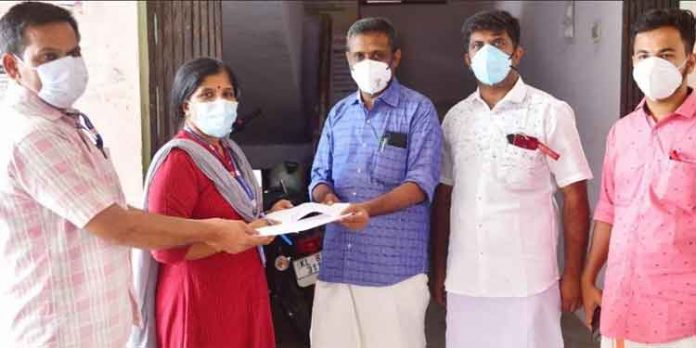 കരുതലില് വ്യത്യസ്ത മാതൃകയായി പത്തനംതിട്ട നഗരസഭയിലെ രണ്ട് ജീവനക്കാര് കരുതലില് വ്യത്യസ്ത മാതൃകയായി പത്തനംതിട്ട നഗരസഭയിലെ രണ്ട് ജീവനക്കാര്