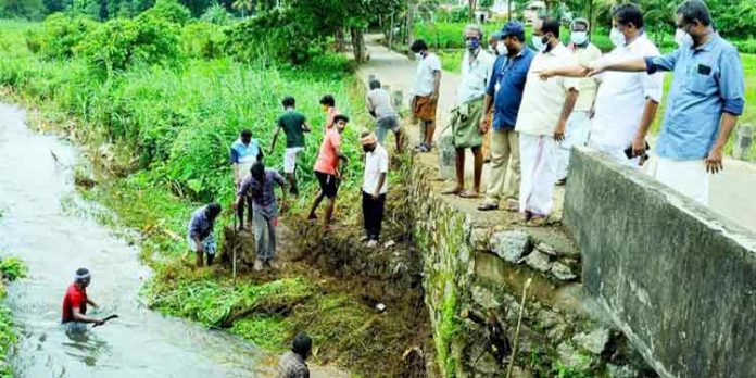ലോക പരിസ്ഥിതി ദിനം : നഗരത്തിലെ പൊതു ഇടങ്ങള് മാലിന്യമുക്തമാക്കി പത്തനംതിട്ട നഗരസഭ ലോക പരിസ്ഥിതി ദിനം : നഗരത്തിലെ പൊതു ഇടങ്ങള് മാലിന്യമുക്തമാക്കി പത്തനംതിട്ട നഗരസഭ