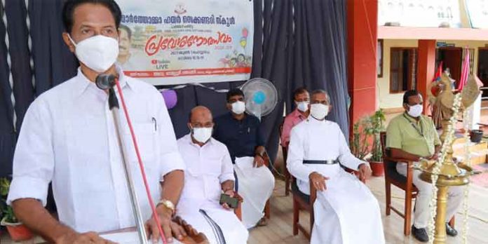 കുട്ടികള് ക്ലാസുകളില് ശ്രദ്ധിക്കുന്നുണ്ടെന്ന് രക്ഷിതാക്കള് ഉറപ്പാക്കണം : ജില്ലാ പഞ്ചായത്ത് പ്രസിഡന്റ് കുട്ടികള് ക്ലാസുകളില് ശ്രദ്ധിക്കുന്നുണ്ടെന്ന് രക്ഷിതാക്കള് ഉറപ്പാക്കണം : ജില്ലാ പഞ്ചായത്ത് പ്രസിഡന്റ്