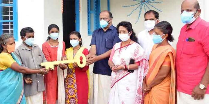 അർഹരായവരെ കണ്ടുപിടിച്ചു സുരക്ഷിതത്വം ഒരുക്കിനൽകുന്ന സുനിൽ ടീച്ചർ സമൂഹത്തിന് മാതൃക ; ധനമന്ത്രി കെ.എൻ. ബാലഗോപാൽ അർഹരായവരെ കണ്ടുപിടിച്ചു സുരക്ഷിതത്വം ഒരുക്കിനൽകുന്ന സുനിൽ ടീച്ചർ സമൂഹത്തിന് മാതൃക ; ധനമന്ത്രി കെ.എൻ. ബാലഗോപാൽ