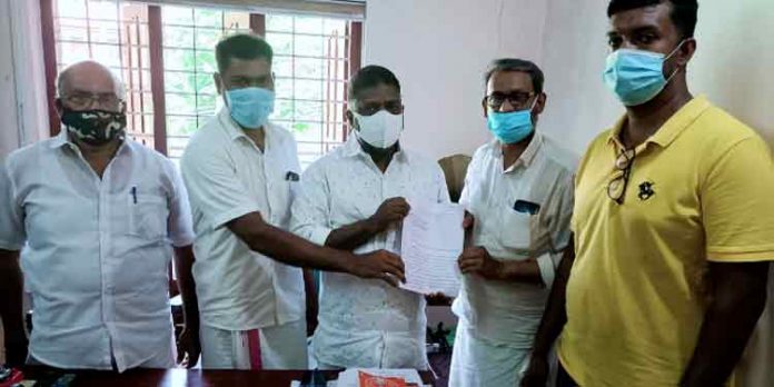 പന്തളം കെ.എസ്.ആര്.ടി.സി ഡിപ്പോ നിലനിർത്തണം ; എസ്.ഡി.പി.ഐ ചിറ്റയം ഗോപകുമാറിന് നിവേദനം നല്കി പന്തളം കെ.എസ്.ആര്.ടി.സി ഡിപ്പോ നിലനിർത്തണം ; എസ്.ഡി.പി.ഐ ചിറ്റയം ഗോപകുമാറിന് നിവേദനം നല്കി