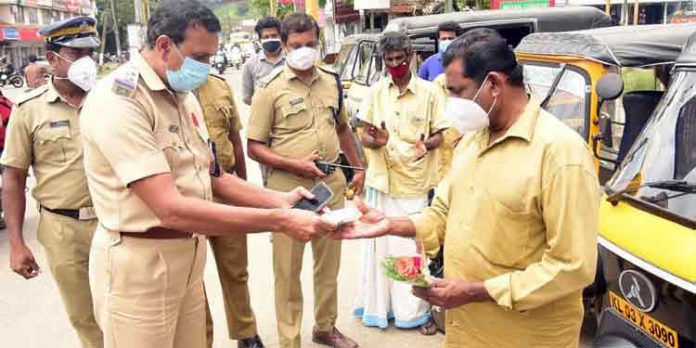 തെരുവ് നായയുടെ ആക്രമണത്തില് പരിക്കേറ്റവരെ ആശുപത്രിയിലെത്തിക്കാന് ഓടിയെത്തിയ ഓട്ടോ ഡ്രൈവറെ ആദരിച്ചു തെരുവ് നായയുടെ ആക്രമണത്തില് പരിക്കേറ്റവരെ ആശുപത്രിയിലെത്തിക്കാന് ഓടിയെത്തിയ ഓട്ടോ ഡ്രൈവറെ ആദരിച്ചു